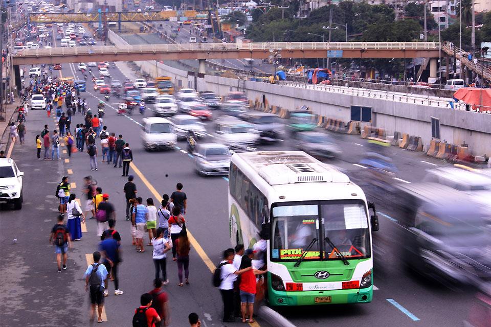 Manila declares asynchronous classes for weeklong transport strike - Pinas Times