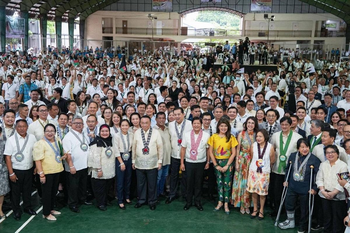 Marcos celebrates 'birthday gift" of New Agrarian Emancipation Act IRR - Pinas Times