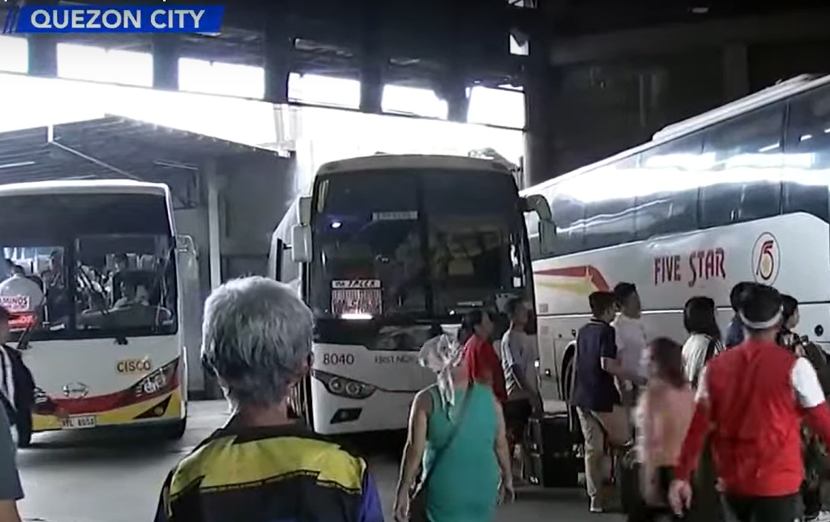 Passengers flock to bus terminals ahead of New Year's Eve celebration - Pinas Times