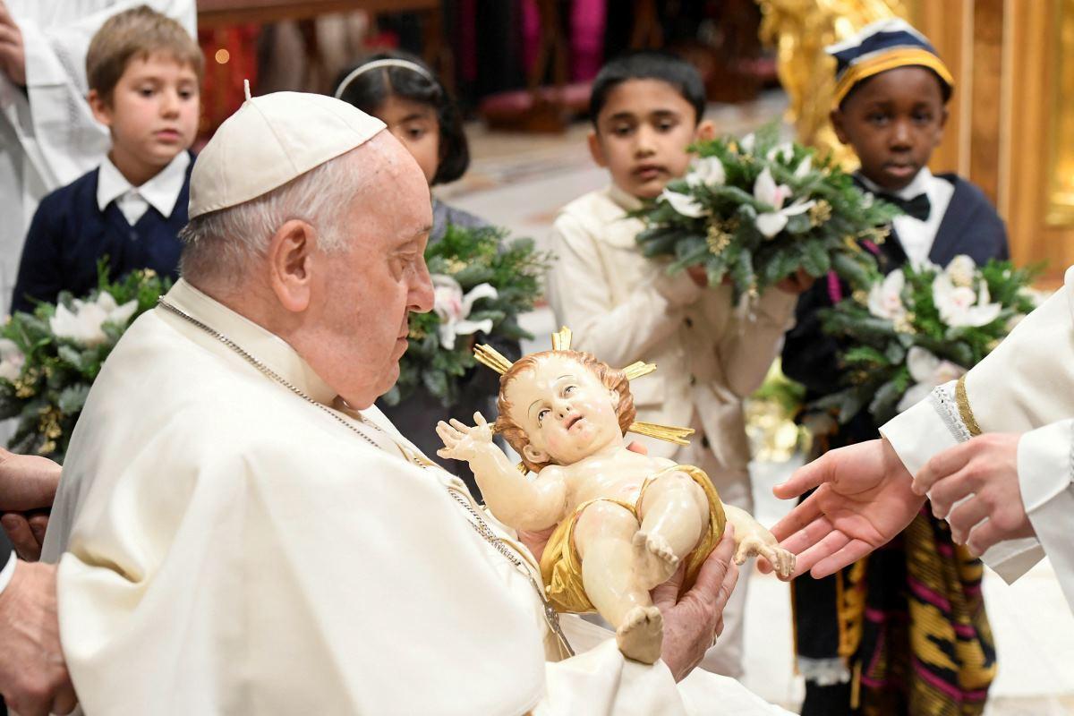 Pope Francis laments war in Holy Land on solemn Christmas Eve - Pinas Times