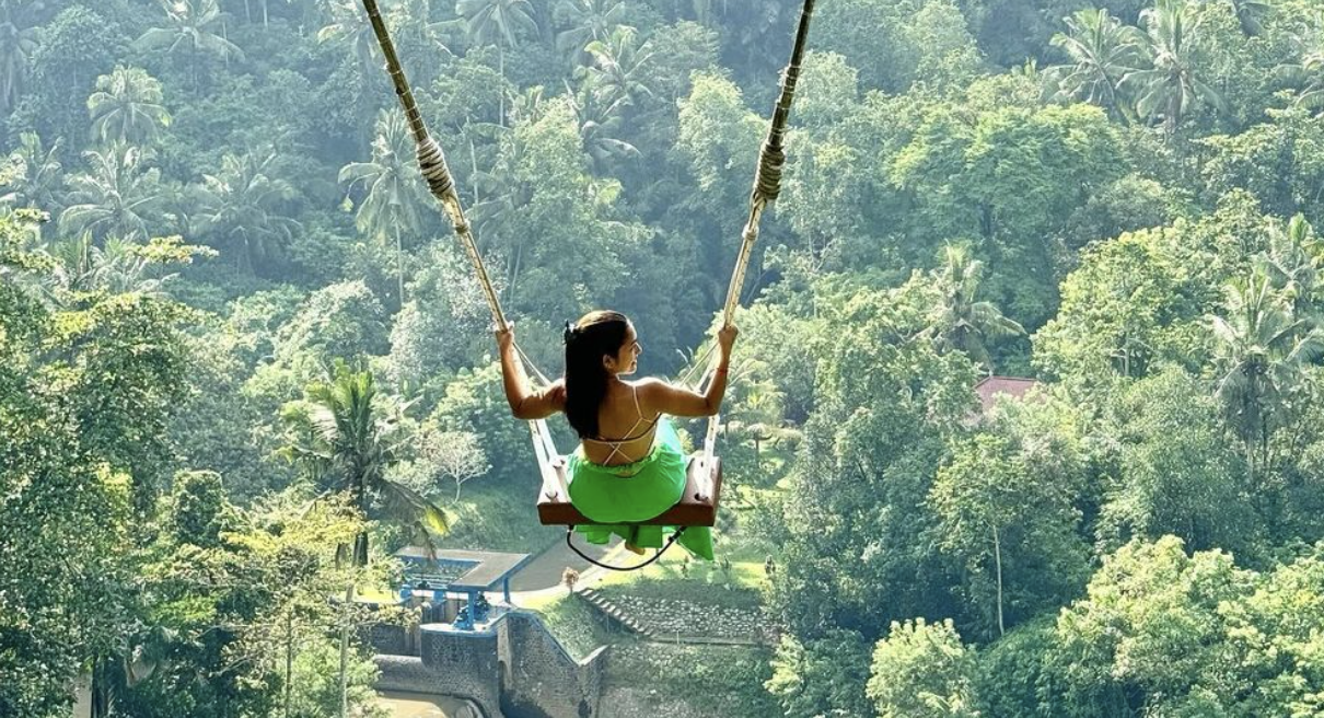 Andrea Torres tries the famous Bali Swing in Indonesia - Pinas Times