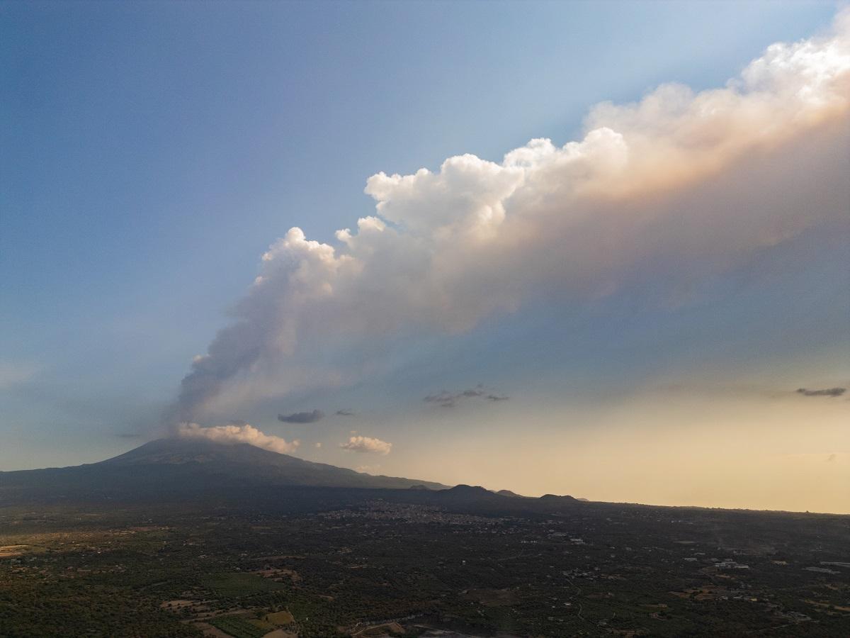 Italy"s Catania airport closed by Mount Etna volcanic ash