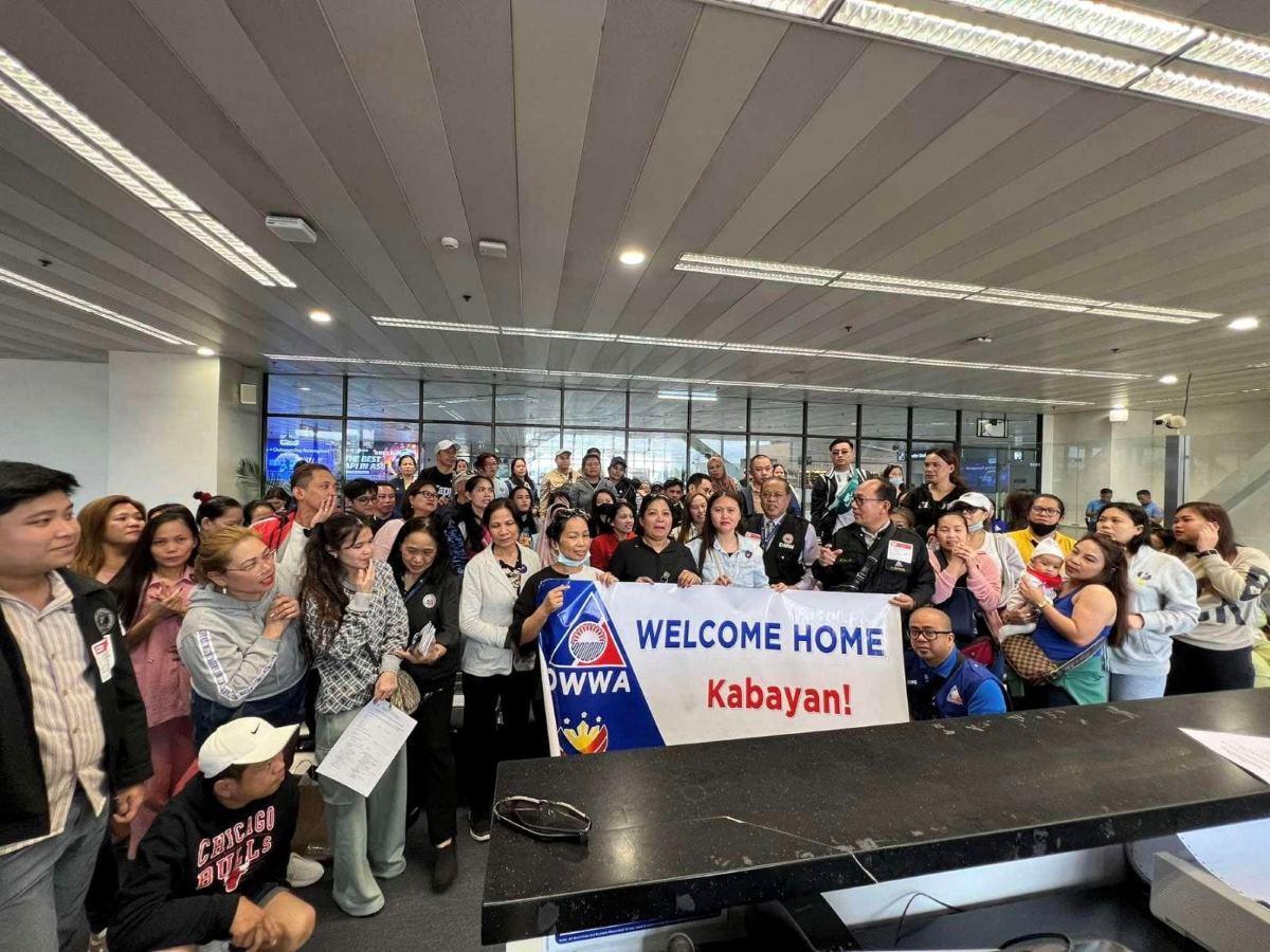 Repatriated OFWs from Kuwait and UAE Return Home to the Philippines