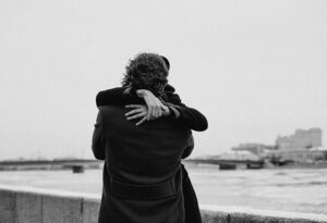 New Zealand Airport Limits Hugs to 3 Minutes for Goodbyes - Pinas Times