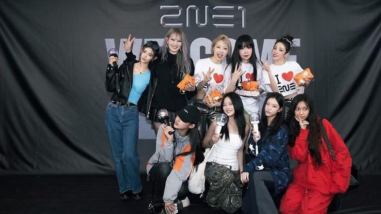 K-pop Stars Unite: NewJeans Meets 2NE1 Backstage at 'Welcome Back' Concert!