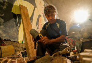 ‘Humans of the North’ Highlights Struggling Banaue Woodcarvers - Pinas Times