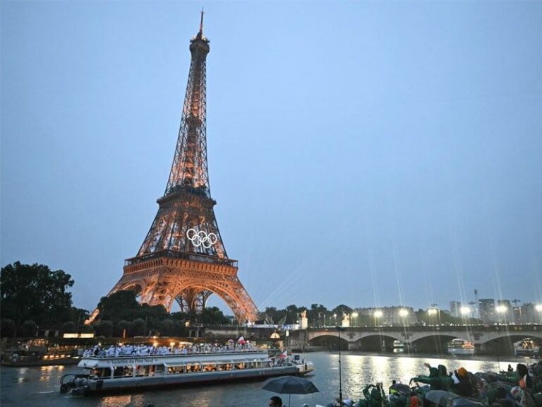 Paris Remains Top Christmas Destination for Filipinos - Pinas Times